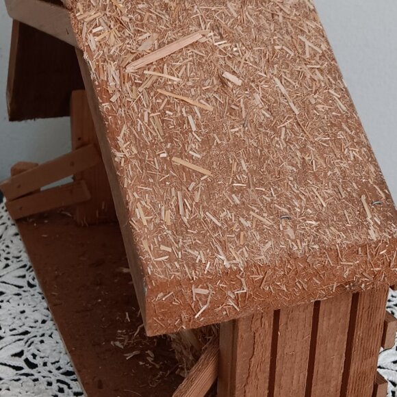 Vintage Large All Wood Nativity Stable - Picture 5 of 6